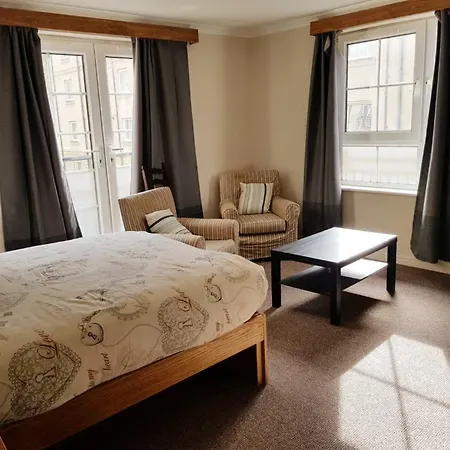 Classic Ensuite In The Heart Of