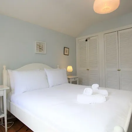 Cosy 1 Bed Flat In Broughton, Apartment *