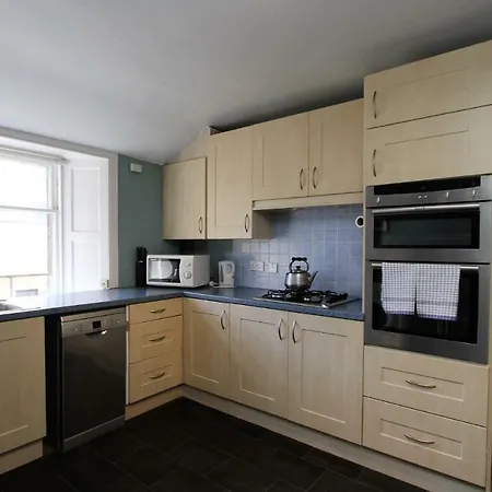 Cosy 1 Bed Flat In Broughton, Apartment *