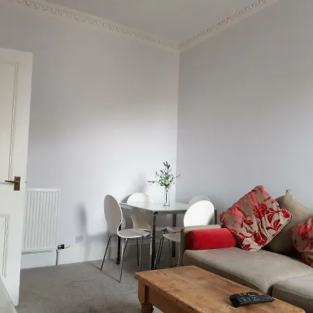 Dalry Modern Flat *