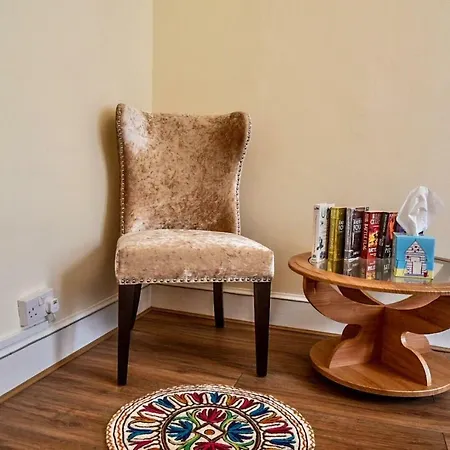 Ground Floor Centre Flat Close To Princess Street Apartment *