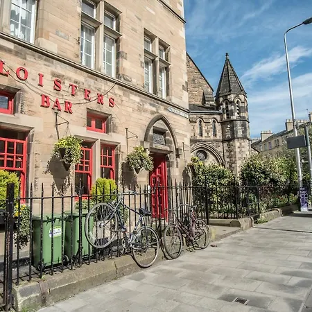 Ground Floor Centre Flat Close To Princess Street *