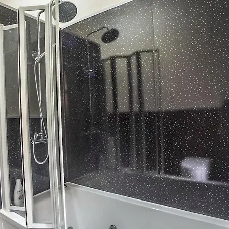 Ground Floor Centre Flat Close To Princess Street Apartment