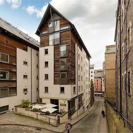 Heart Centred 2 Bedroom Royal Mile Flat - Free Wifi Edinburgh