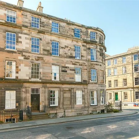 3 Bed Stylish & Spacious Georgian City Centre *