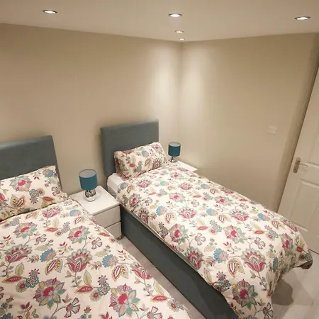 Heart Centred 2 Bedroom Royal Mile Flat - Free Wifi Edinburgh