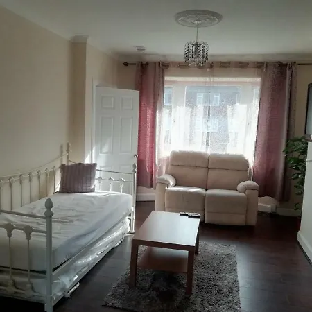 Sunny Pirniefield Grove *