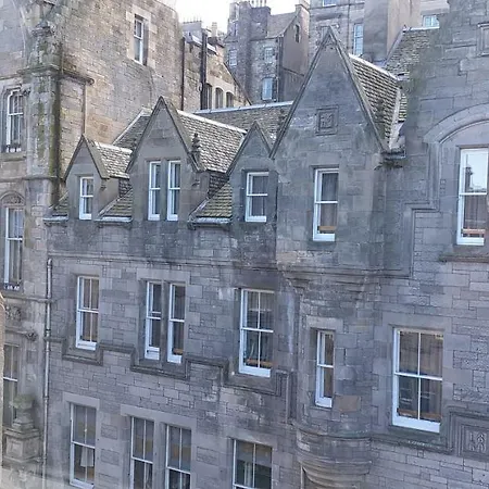 27/4a Cockburn Street Apartment