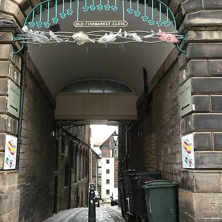Apartment Heart Centred 2 Bedroom Royal Mile Flat - Free Wifi *