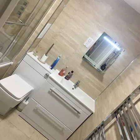 Fairmile Flat Apartment