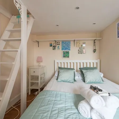 Διαμέρισμα One Of A Kind, Quirky Near Haymarket!