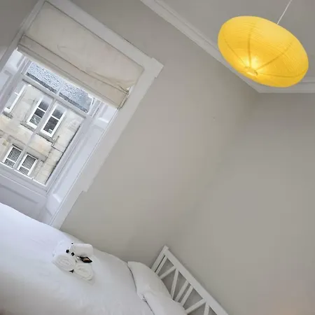 Murieston Crescent - Light And Spacious 1br Flat In Dalry *