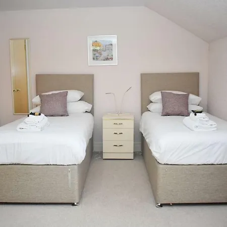 Lovely 3br In Beautiful Green Surroundings *