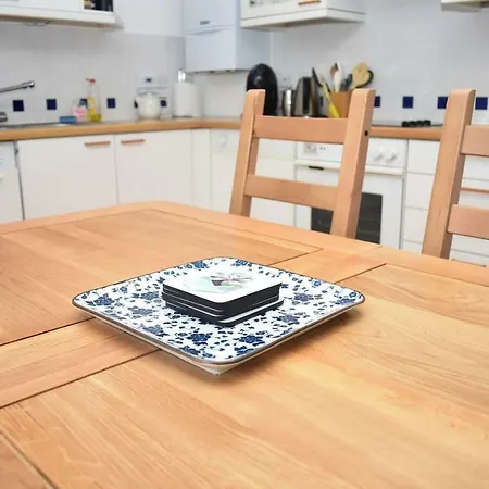 Lovely 3br In Beautiful Green Surroundings *