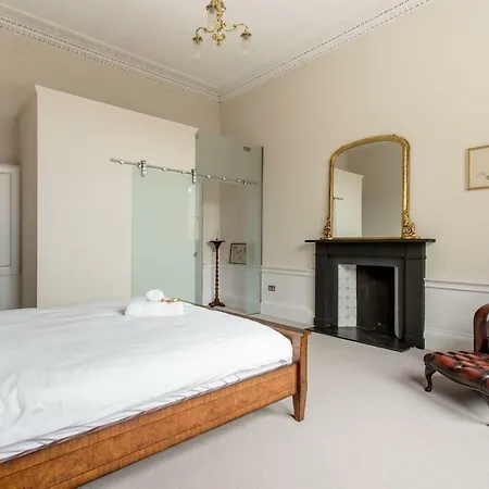 Elegant & Spacious 1 Bed In City Centre Appartamento *