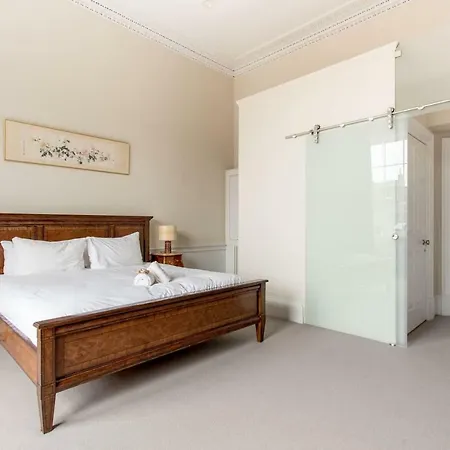 Elegant & Spacious 1 Bed In City Centre Appartamento *