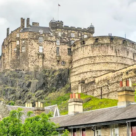 Apartamento Charming 1 Bed With Castle View Edimburgo