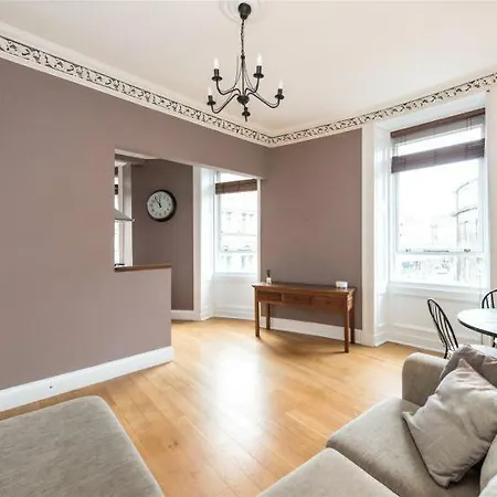 Apartment Gorgeous And Cozy Three-bedroom Flat In The Heart Of Edinburgh