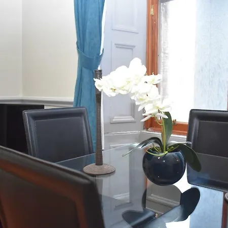 Apartment Lovely 2br In City Center, Short Walk To Castle