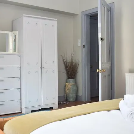 Lovely 2br In City Center, Short Walk To Castle Apartment *