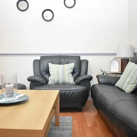 Apartment Lovely 2br In City Center, Short Walk To Castle