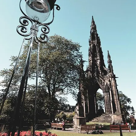 - Royal Mile Mansions Edinburgh