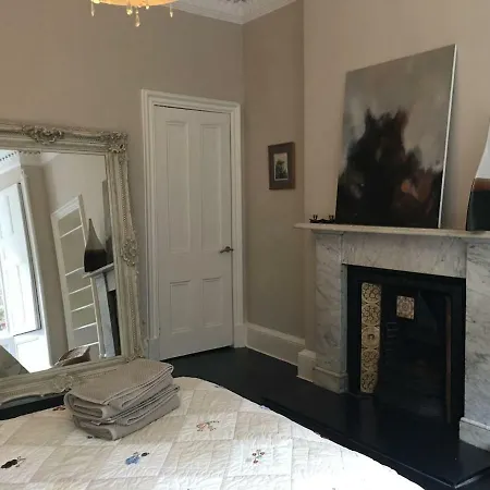 Spacious Four-bedroom Ground Floor City Centre Apartment *