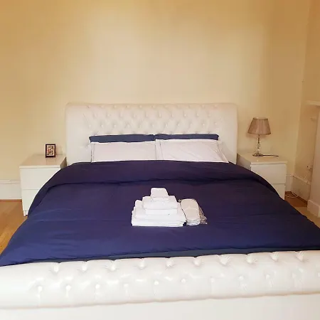 Luxury Spacious 2 Bedroom Flat At The City Centre إدنبرة