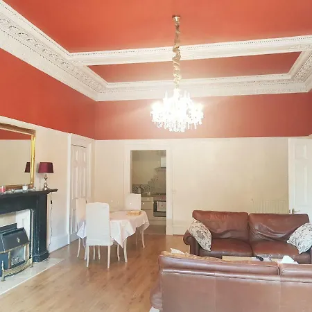Luxury Spacious 2 Bedroom Flat At The City Centre شقة