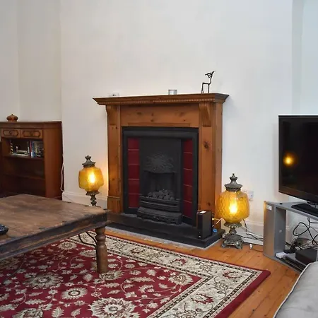 2br Flat In Affluent Morningside דירה *