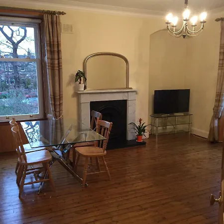 6/3 Murrayfield Drive * Edimburgo