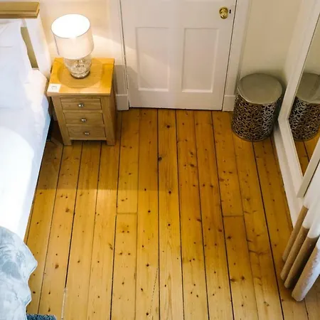 Apartment Pleasant Near Princes Street Gardens Edinburgh
