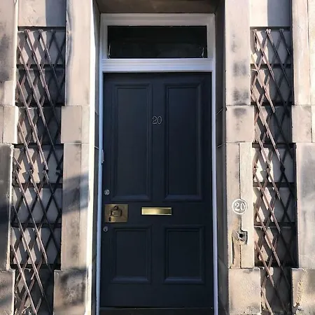 Traditional And Central Main Door House Edinburgh
