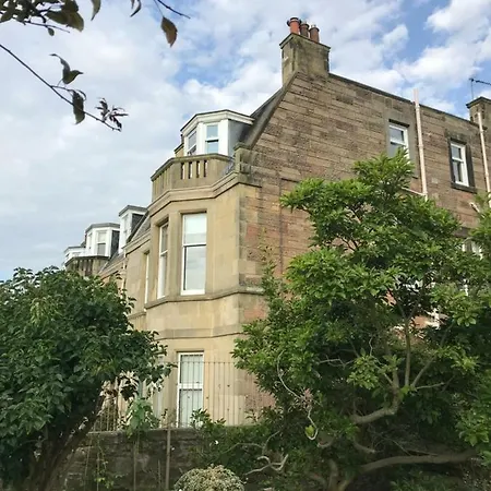6/3 Murrayfield Drive *