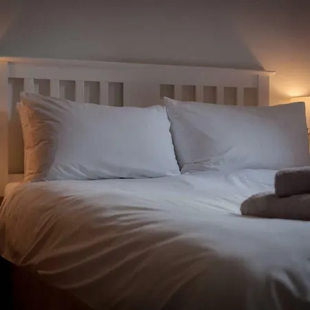 Central Main Door Cottage - Private Garden - 5 Mins From Princes Street