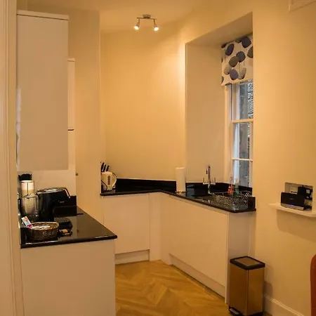 شقة 27/4 B Cockburn Street *