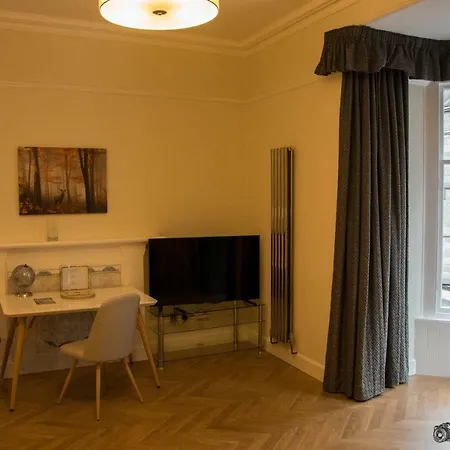 شقة 27/4 B Cockburn Street إدنبرة