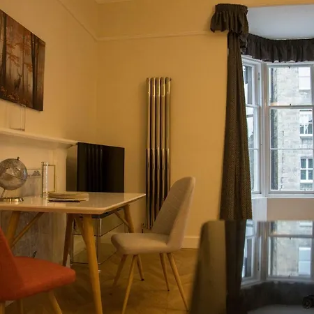 27/4 B Cockburn Street * إدنبرة