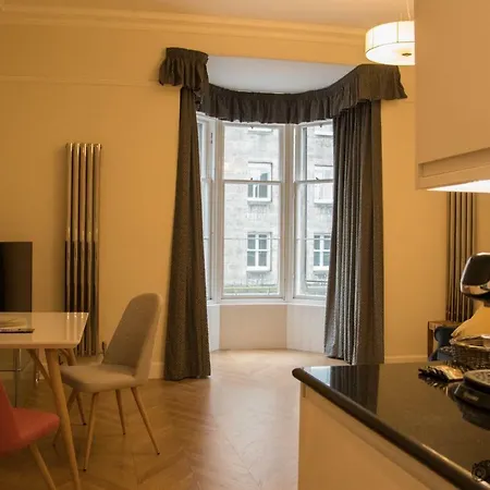شقة 27/4 B Cockburn Street إدنبرة