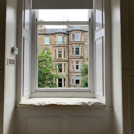 Elegant Flat In Edinburgh's Leafy East Village Edinburgh