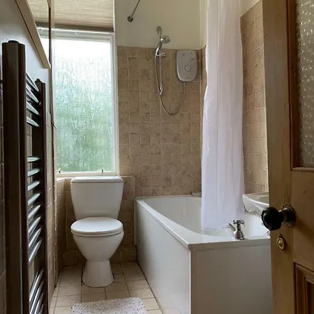 Elegant Flat In Edinburgh's Leafy East Village Apartment *