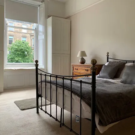Elegant Flat In Edinburgh's Leafy East Village Edinburgh