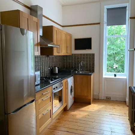 Elegant Flat In Edinburgh's Leafy East Village Apartment *