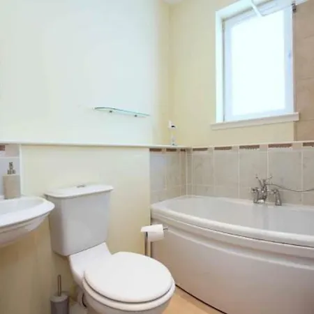 Apartment Comfortable Apt W/parking And Elevator Edinburgh