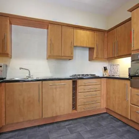 Apartment Comfortable Apt W/parking And Elevator Edinburgh