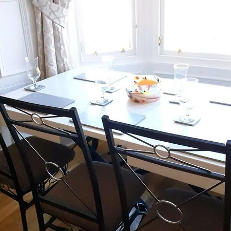 Newly Refurbished Duplex In City Centre Apartment Edinburgh