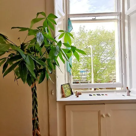 Stylish Stockbridge, Victorian Traditional Bright & Spacious Flat,