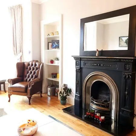 Newly Refurbished Duplex In City Centre Apartment *