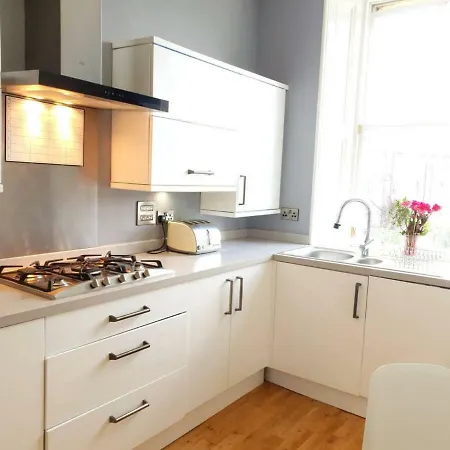 Newly Refurbished Duplex In City Centre Edinburgh