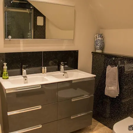 27/4a Cockburn Street Apartment